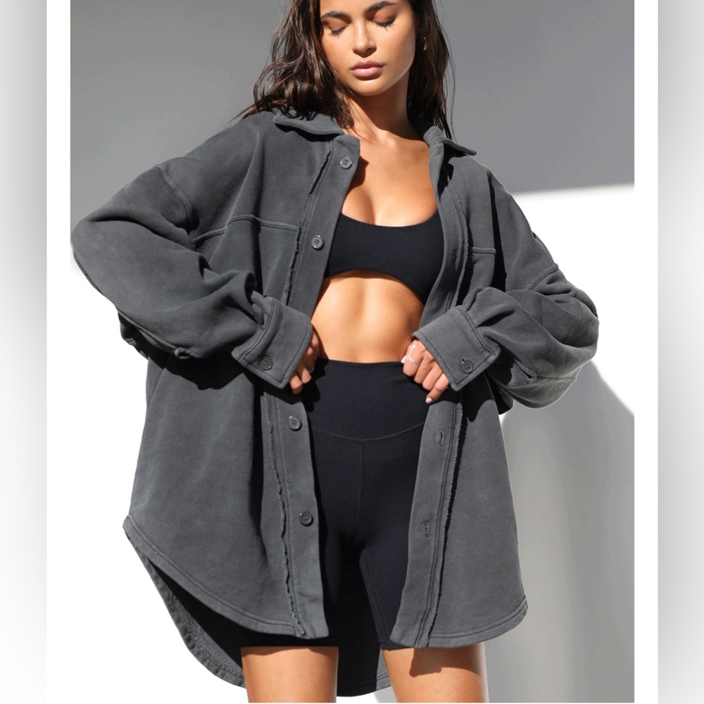 JOAH BROWN OVERSIZED BUTTONDOWN STREETWEAR ALO YOGA REVOLVE HAILEY BIEBER IAMGIA